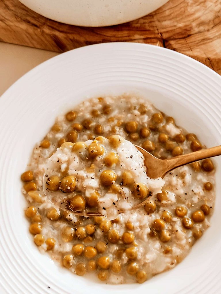 Porridge salato con piselli senza ammollo