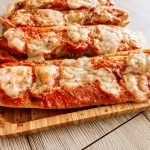 Baguette gusto pizza con pomodoro e mozzarella