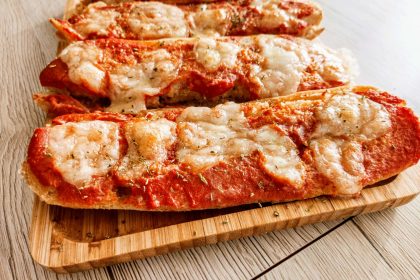 Baguette gusto pizza con pomodoro e mozzarella