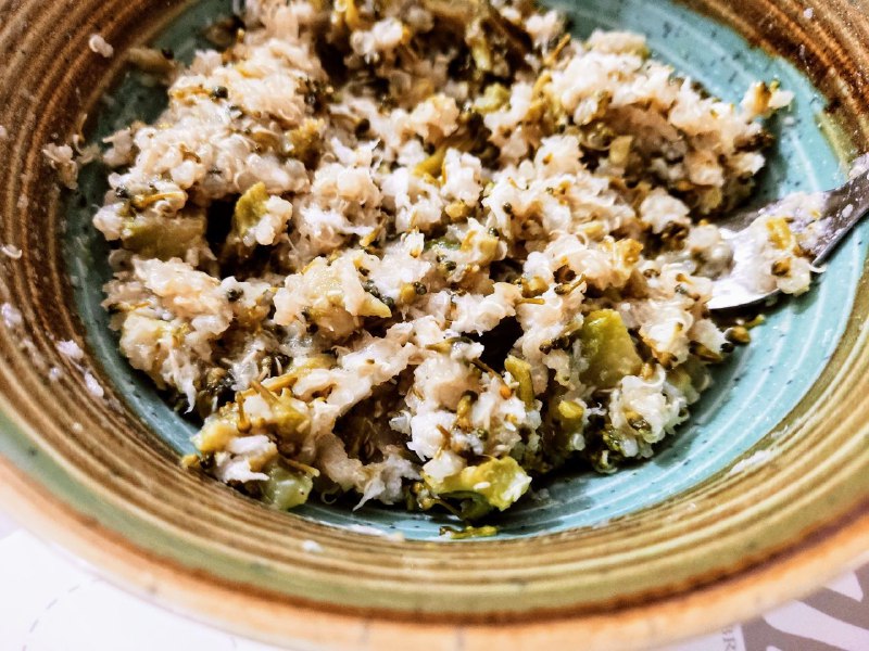 Quinoa con broccoli e spigola