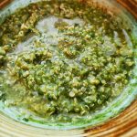 Quinoa con crema di spinaci e piselli