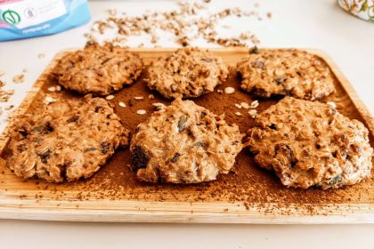 Biscotti vegani di granola in friggitrice ad aria
