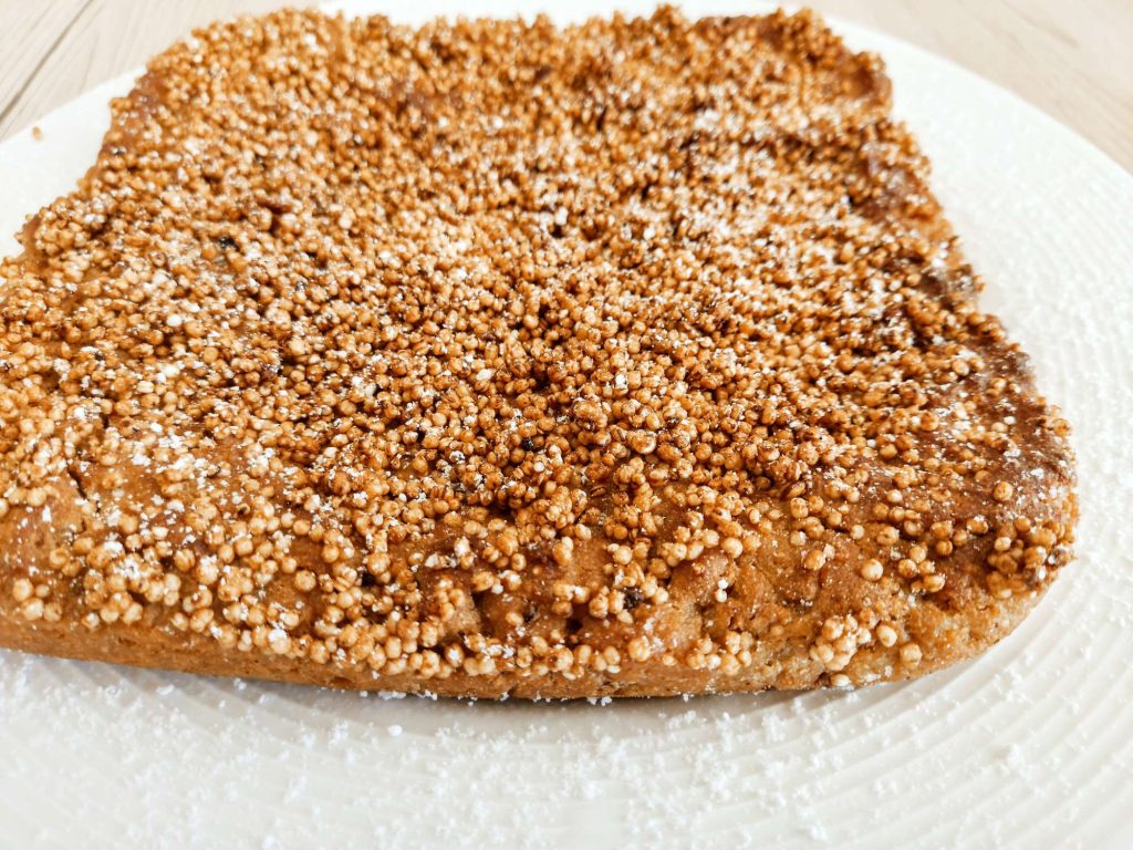 Torta di farina di quinoa in friggitrice ad aria