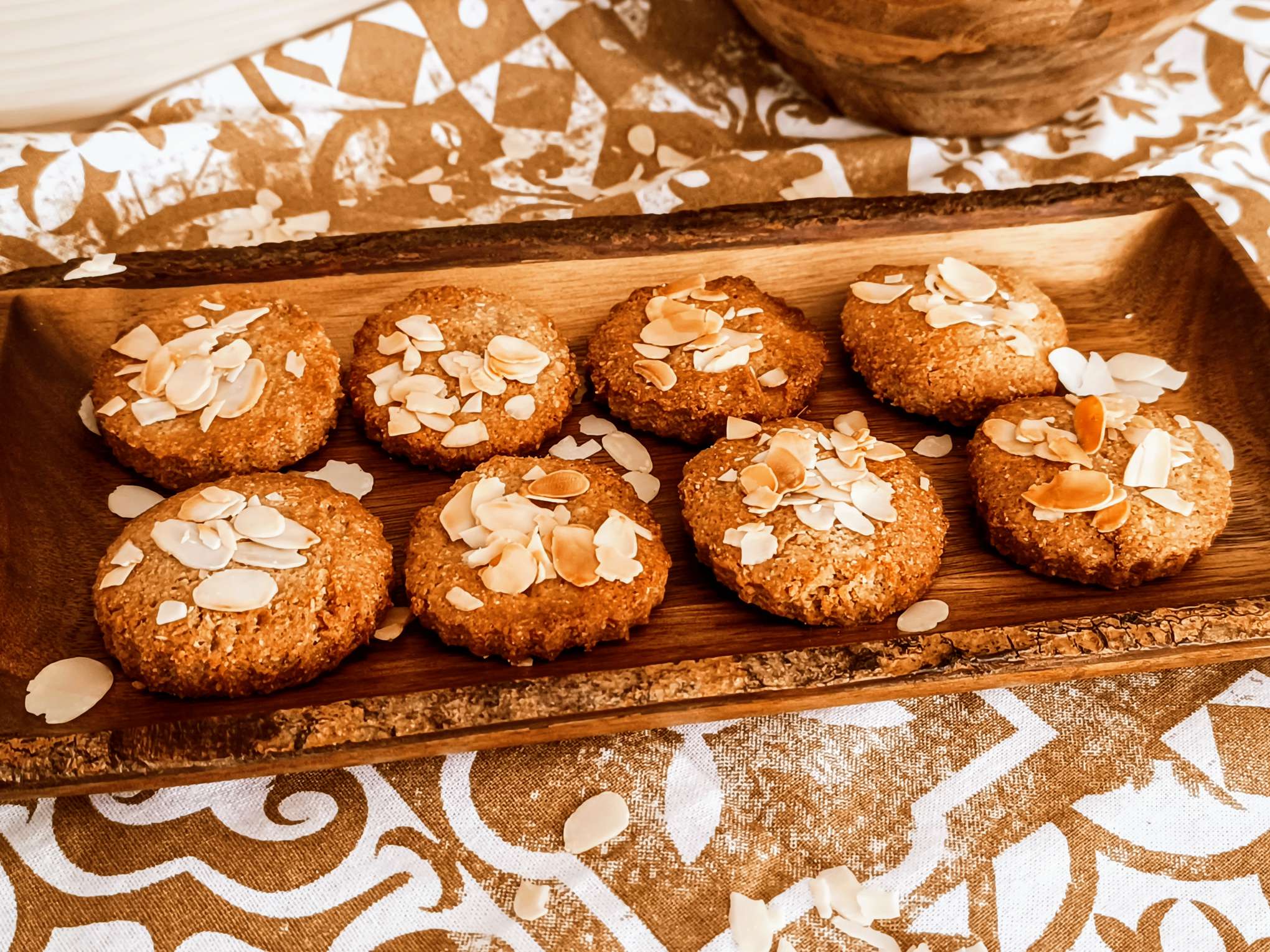 Cookies in friggitrice ad aria con farina di mandorle e olio evo