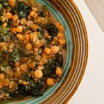 Zuppa di Legumi con Spinaci: Un Comfort Food Nutriente e Delizioso