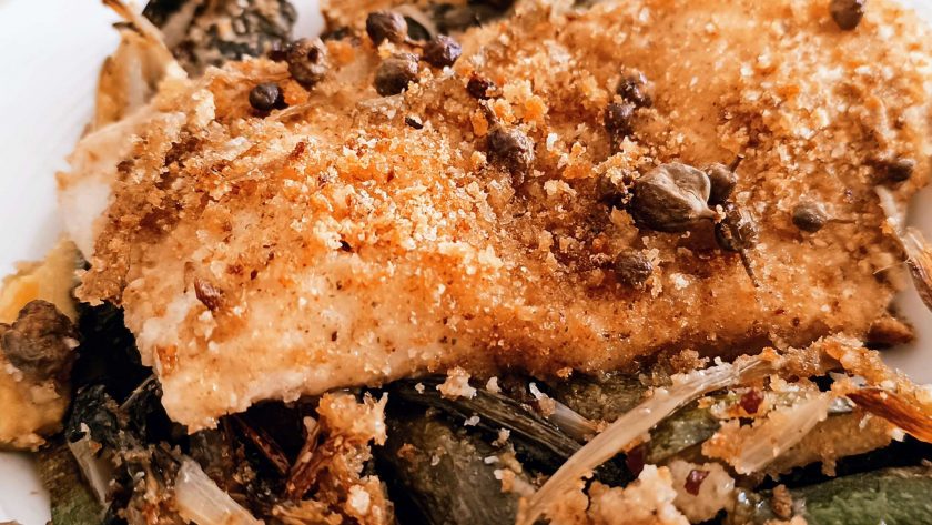 Filetto di pesce persico gratinato in friggitrice ad aria con bietole e zucchine