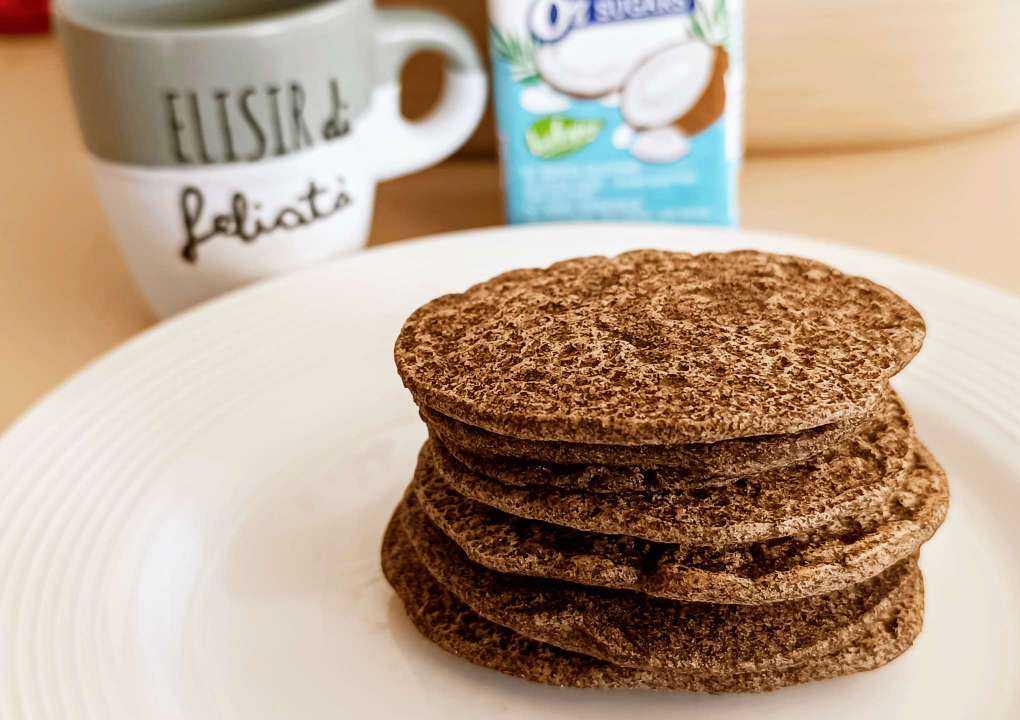 Pancakes vegani con farina di grano saraceno integrale e latte di cocco