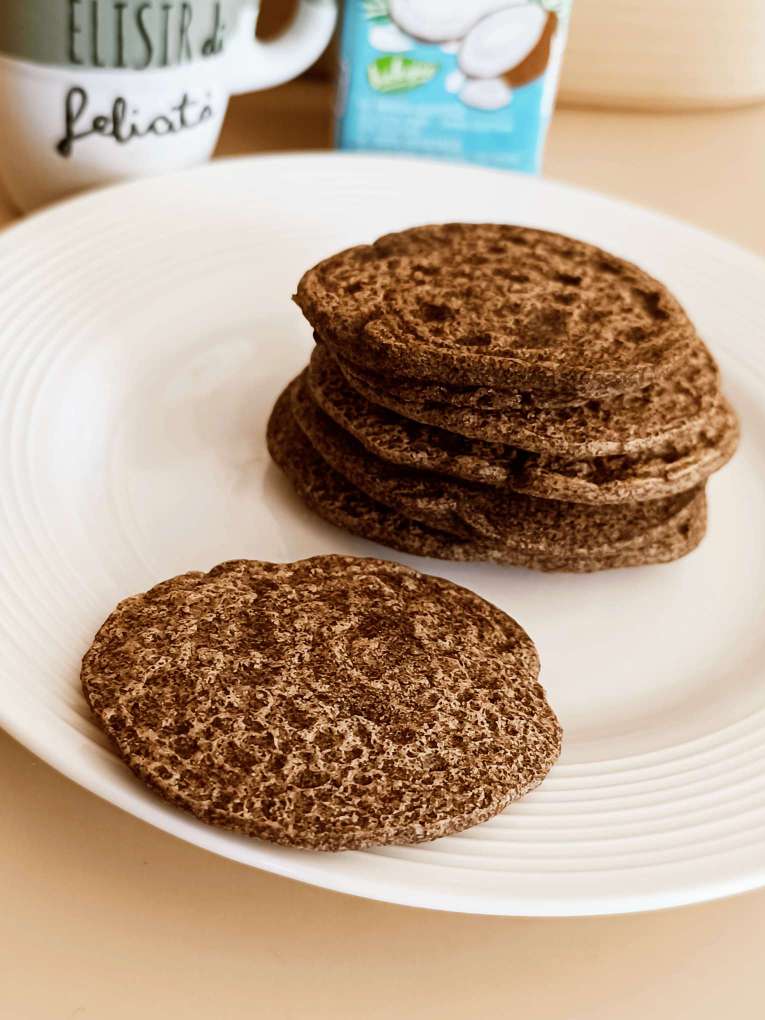 Pancakes vegani con farina di grano saraceno integrale e latte di cocco