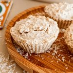 Muffin al cocco vegani e senza zucchero cotti in friggitrice ad aria