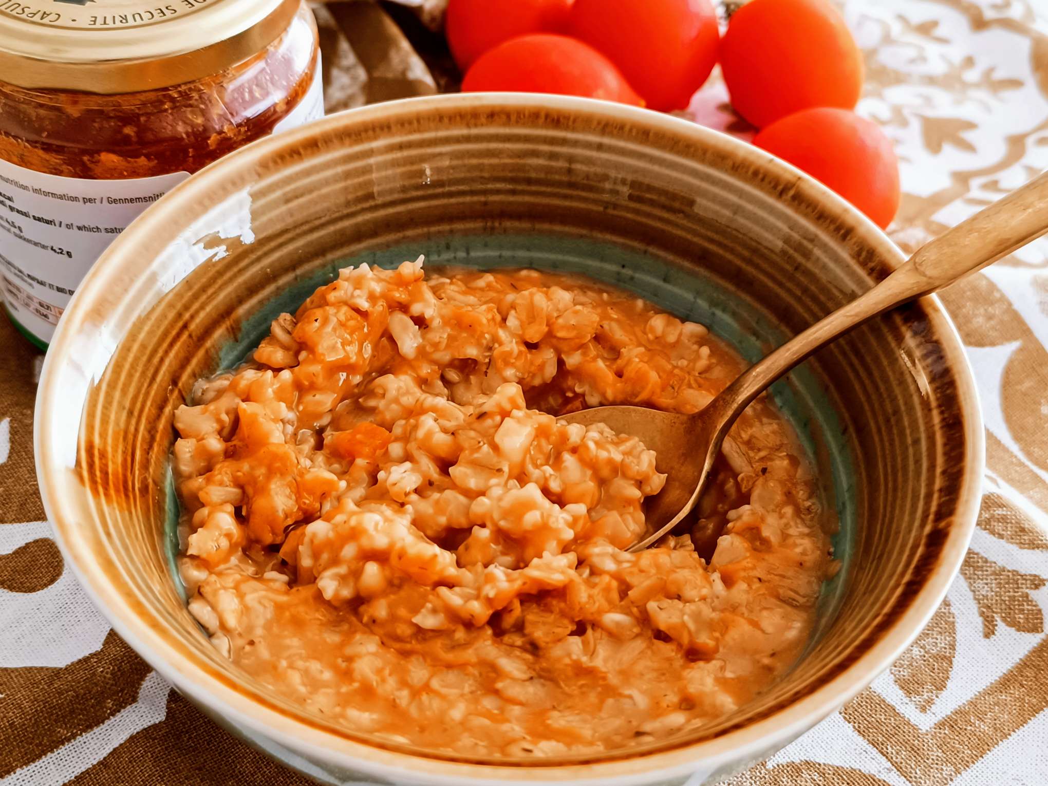Porridge salato al pomodoro ricetta vegana senza latte e senza formaggio