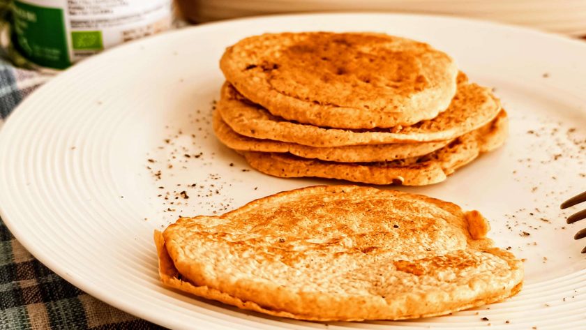 Pancakes salati light al pomodoro senza latte e senza formaggio