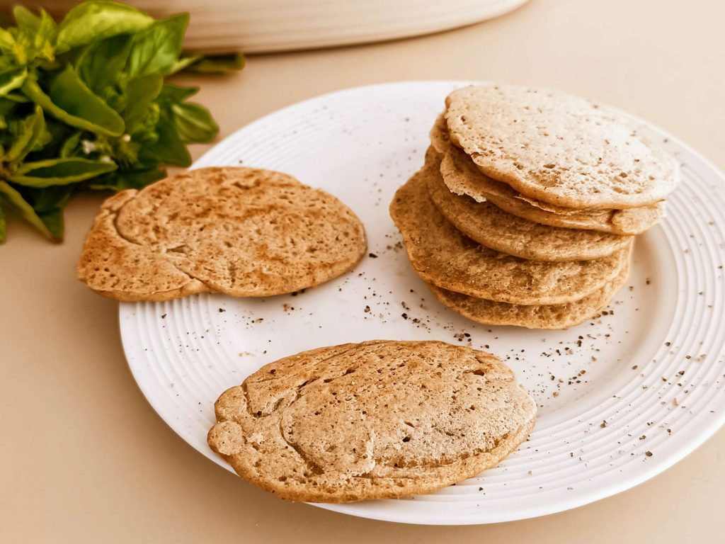 Pancakes Salati al Basilico Vegan con Farina Integrale