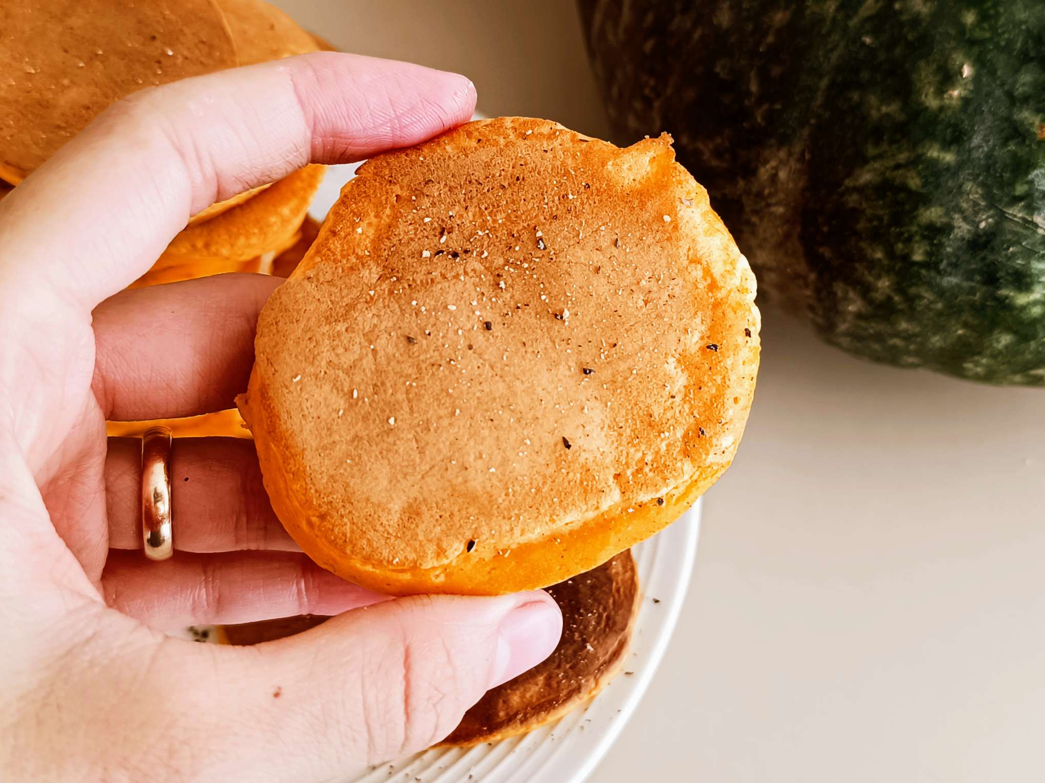 Pancakes salati alla zucca con farina di ceci e albumi senza glutine e senza lattosio