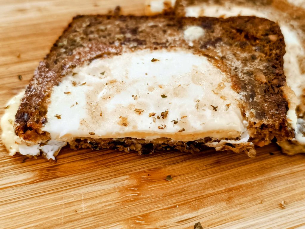 Toast proteico con pane di segale