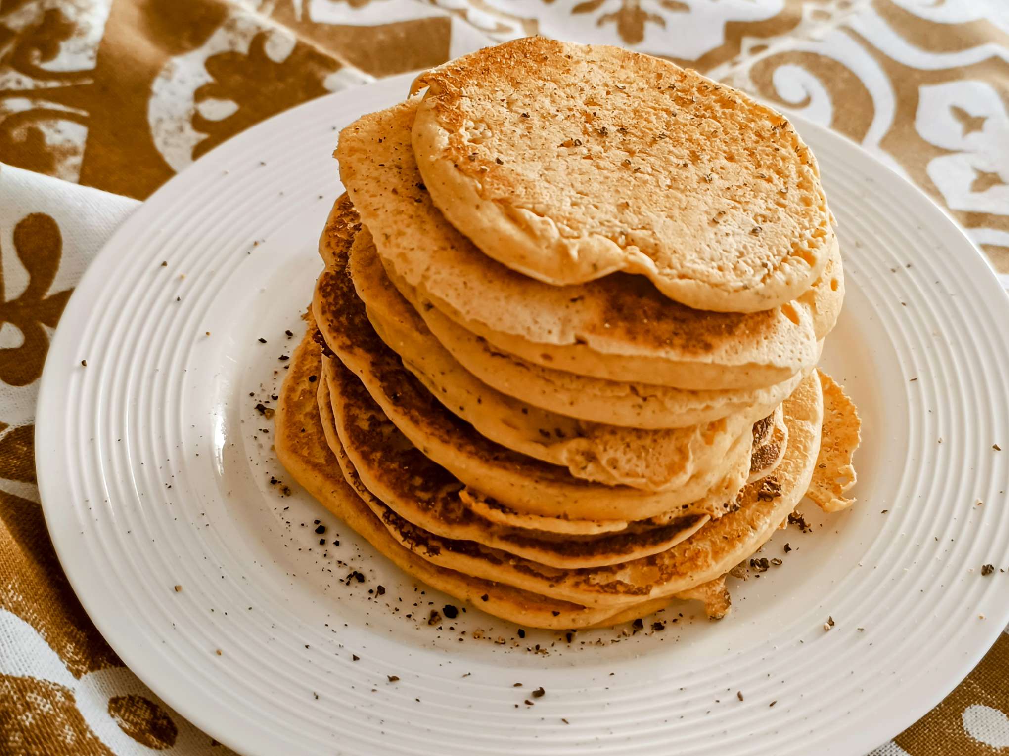 Pancakes salati con farina di ceci e farina di lupini
