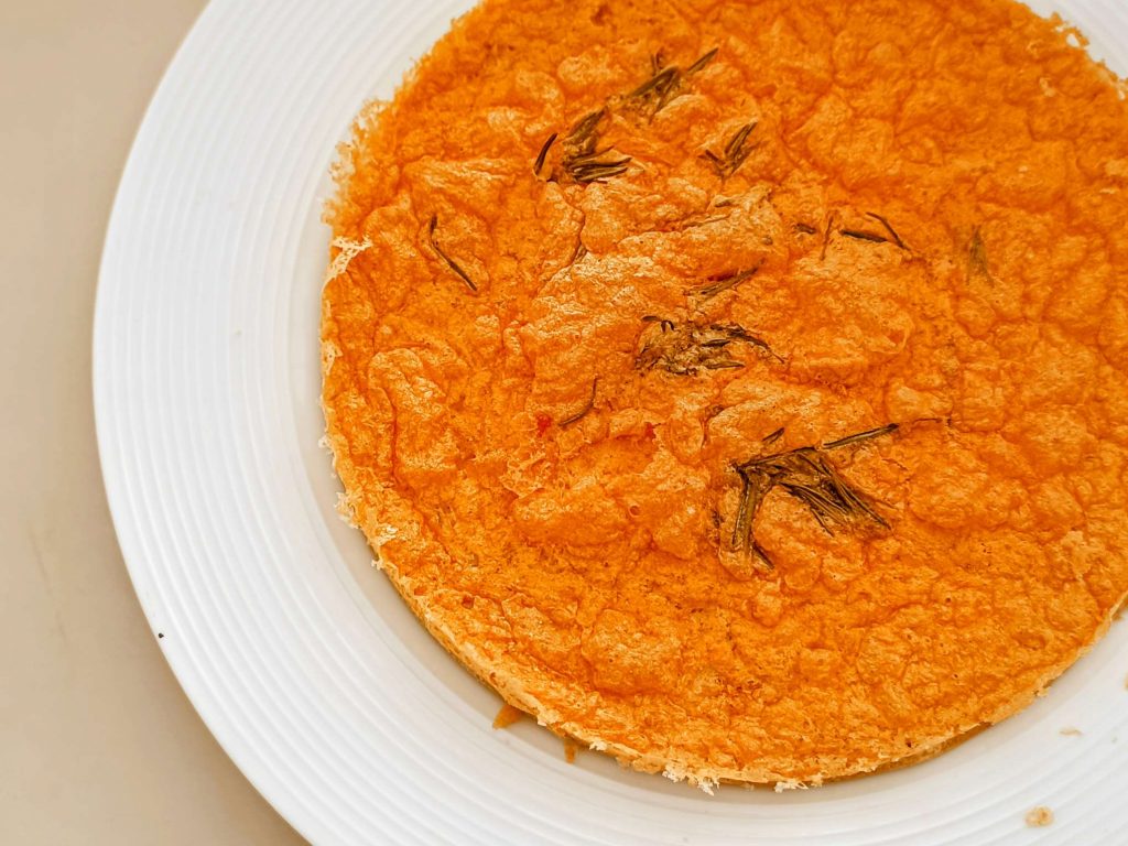 Schiacciata di lenticchie rosse al rosmarino in friggitrice ad aria senza uova e senza farina