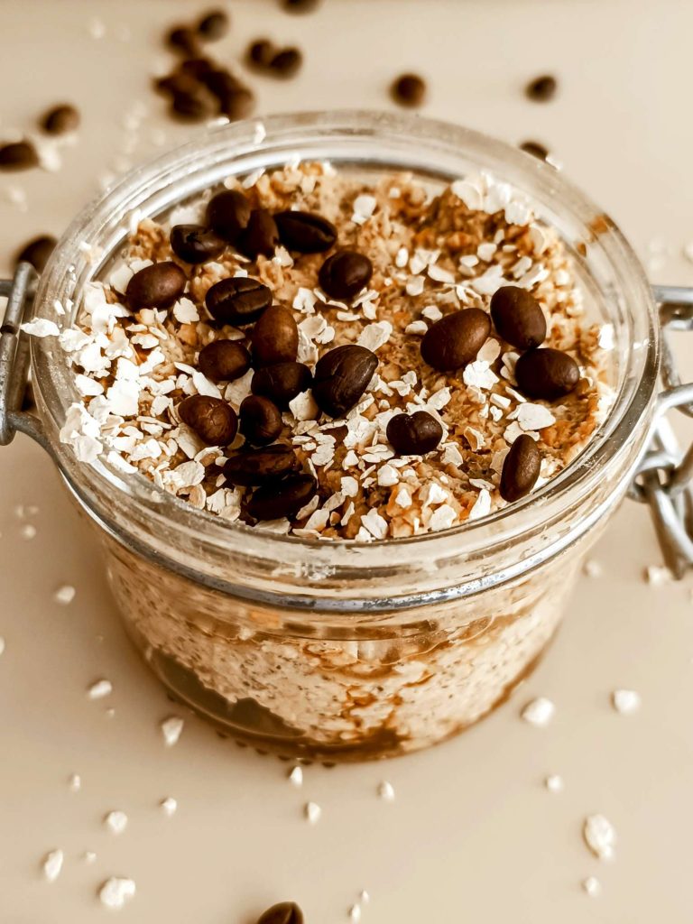 Porridge al caffè con fiocchi di soia senza lattosio e senza zucchero