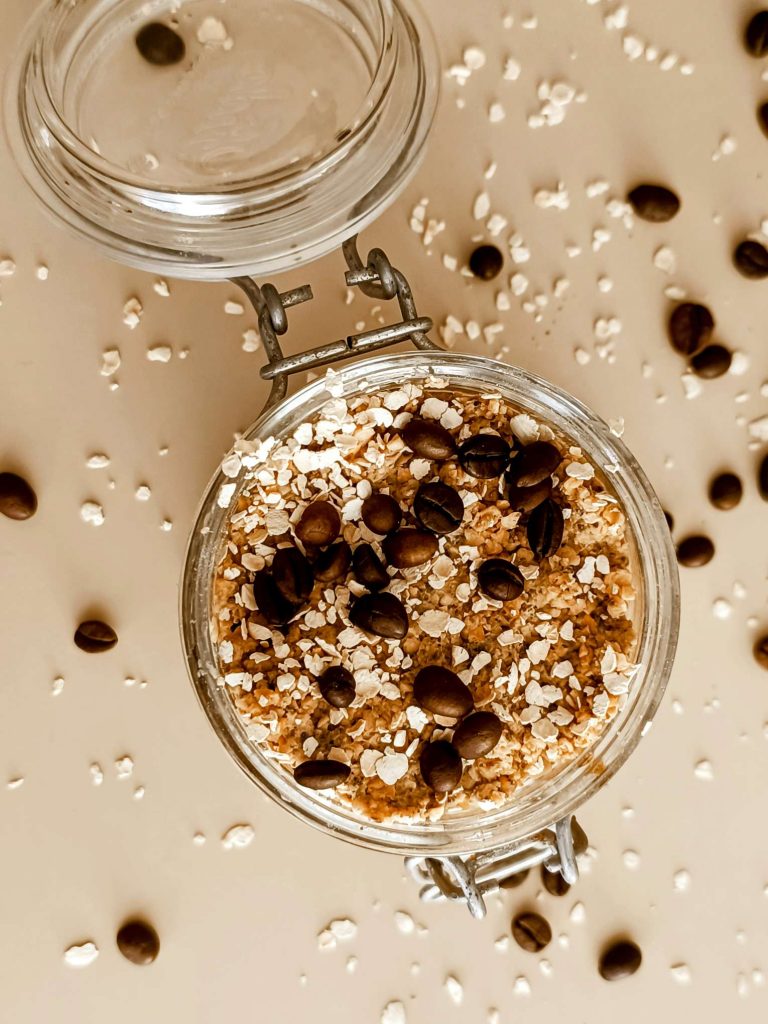 Porridge al caffè con fiocchi di soia senza lattosio e senza zucchero