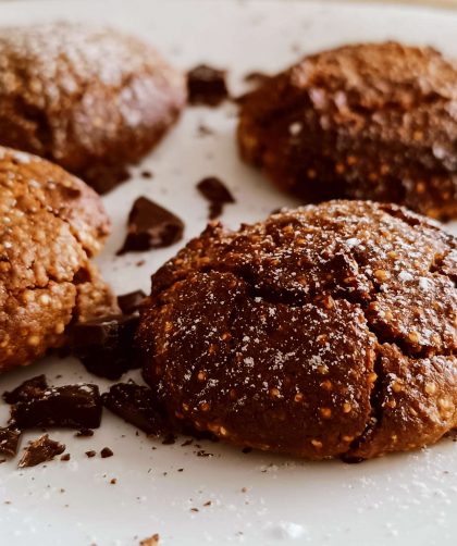 Biscotti di quinoa cioccolato fondente e burro di arachidi in friggitrice ad aria senza uova